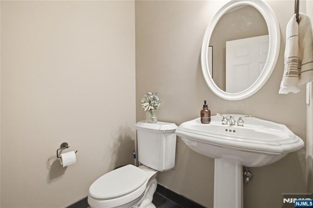 12 Timberline Lane, Oakland, NJ 07436