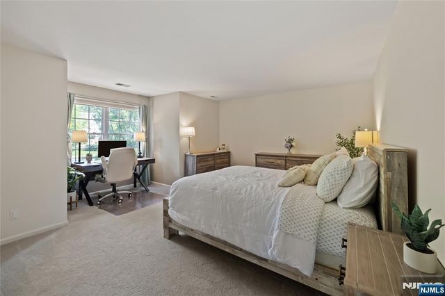 12 Timberline Lane, Oakland, NJ 07436