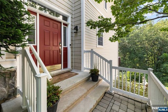 12 Timberline Lane, Oakland, NJ 07436