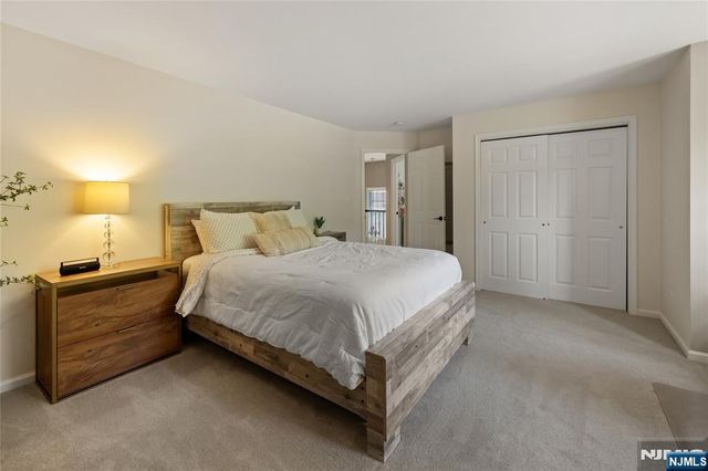 12 Timberline Lane, Oakland, NJ 07436