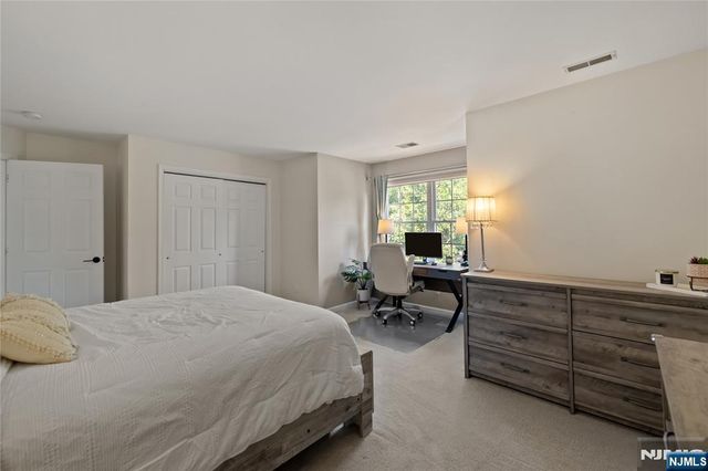12 Timberline Lane, Oakland, NJ 07436