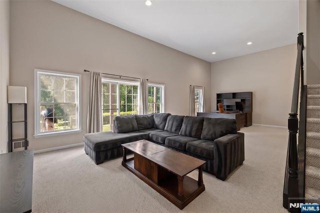 12 Timberline Lane, Oakland, NJ 07436