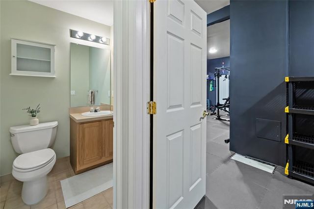 12 Timberline Lane, Oakland, NJ 07436