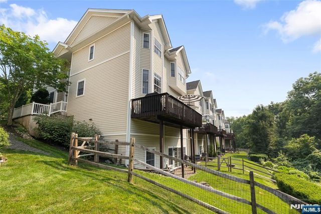 12 Timberline Lane, Oakland, NJ 07436
