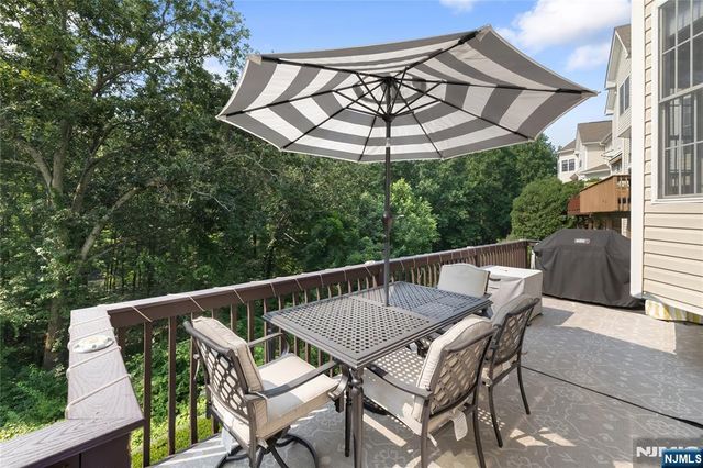 12 Timberline Lane, Oakland, NJ 07436