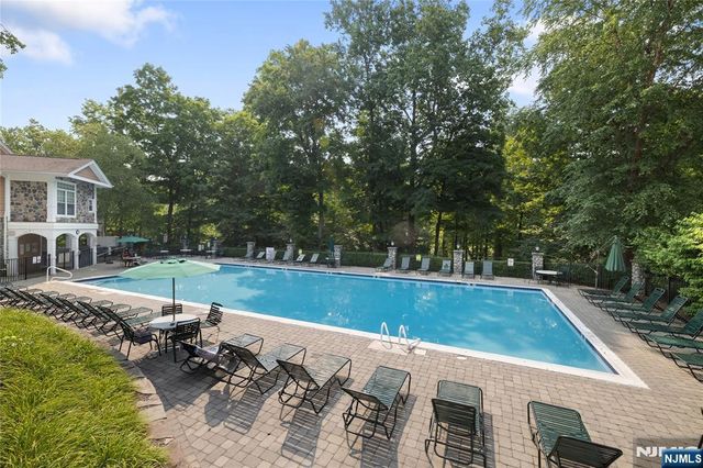 12 Timberline Lane, Oakland, NJ 07436