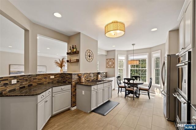 12 Timberline Lane, Oakland, NJ 07436
