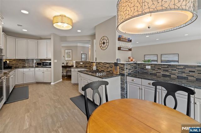 12 Timberline Lane, Oakland, NJ 07436