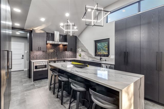 6566 Ridgeview Circle, Dallas, TX 75240