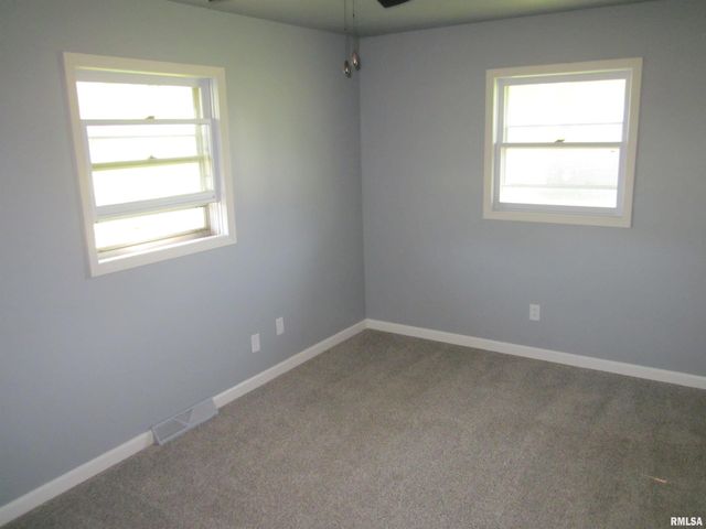 2 KNOLLWOOD Street, Sherman, IL 62684