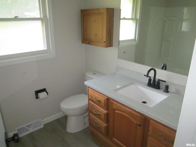 2 KNOLLWOOD Street, Sherman, IL 62684
