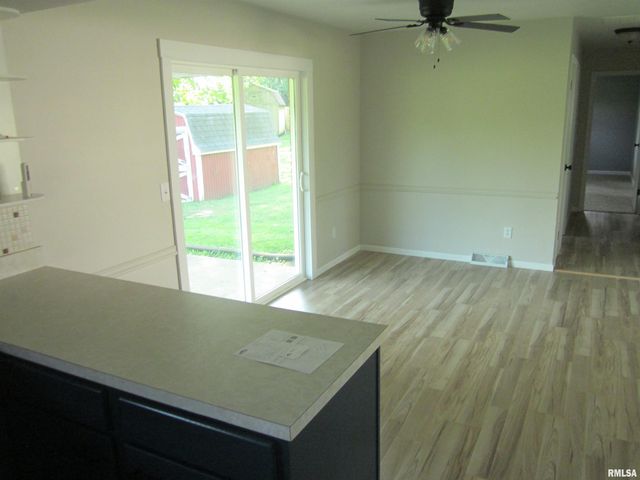 2 KNOLLWOOD Street, Sherman, IL 62684