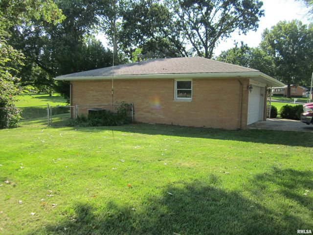 2 KNOLLWOOD Street, Sherman, IL 62684