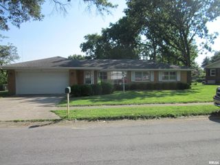 2 KNOLLWOOD Street, Sherman, IL 62684