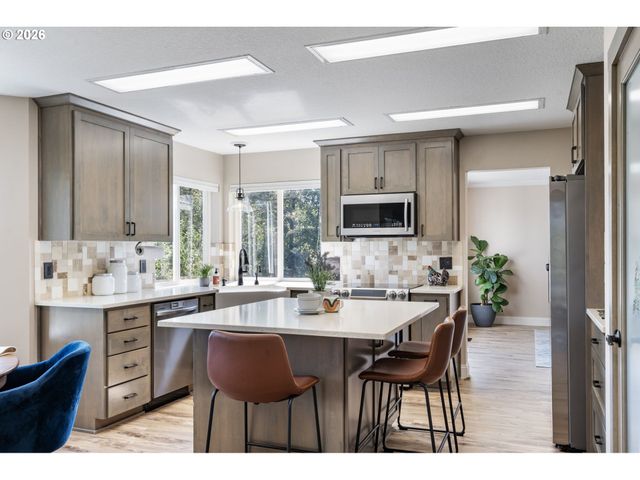 32102 Nw EAGLE CREST Dr, Ridgefield, WA 98642