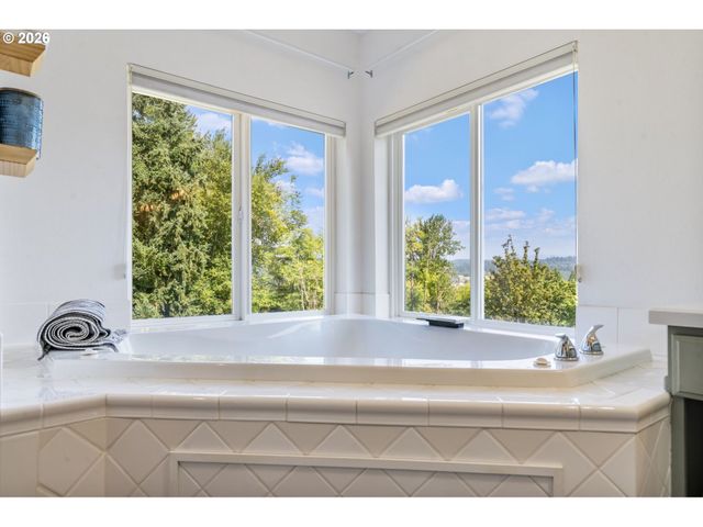 32102 Nw EAGLE CREST Dr, Ridgefield, WA 98642