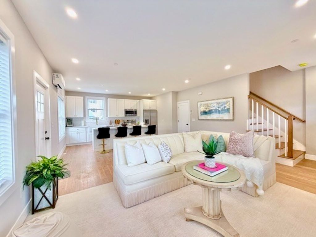 20 Broad St 1, Medway, MA 02053