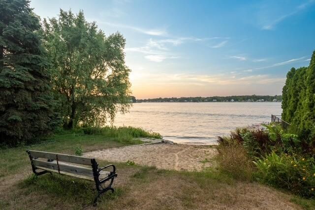 400 Barber Street, Spring Lake, MI 49456