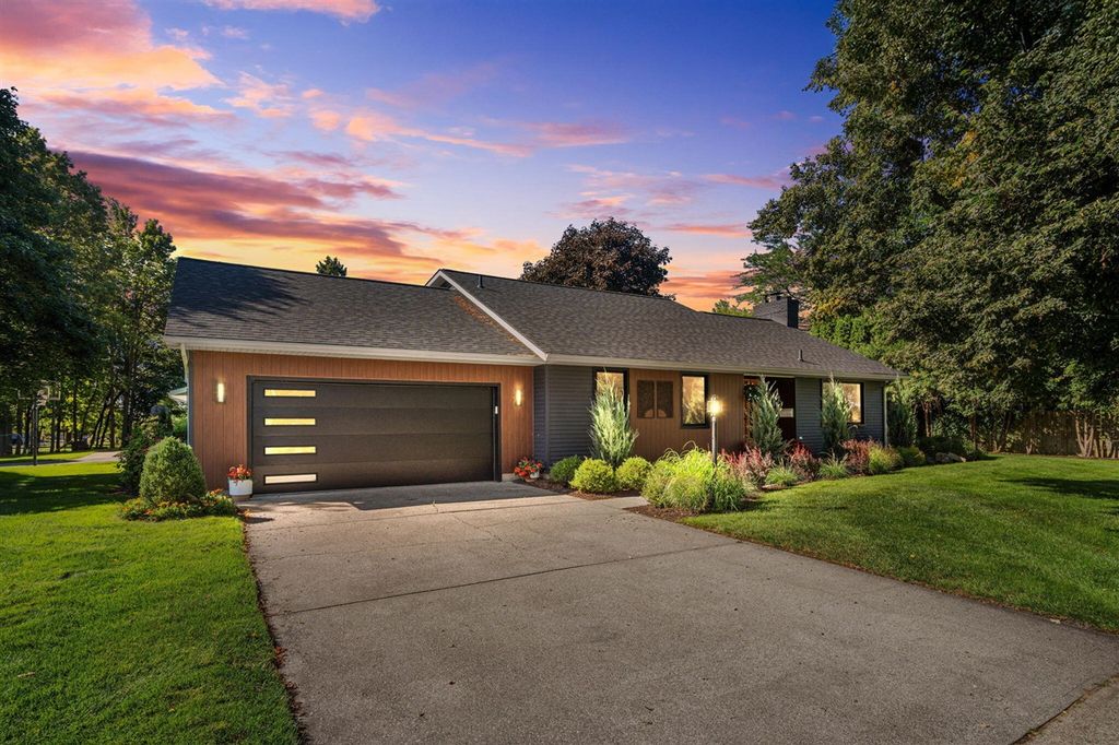 400 Barber Street, Spring Lake, MI 49456