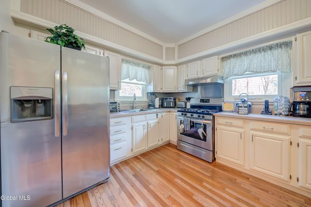 59 New Shaker Road, Colonie, NY 12205