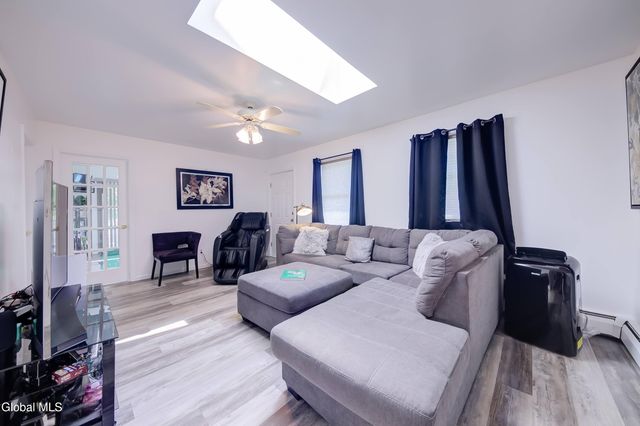 59 New Shaker Road, Colonie, NY 12205