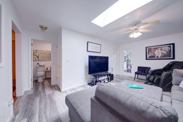 59 New Shaker Road, Colonie, NY 12205