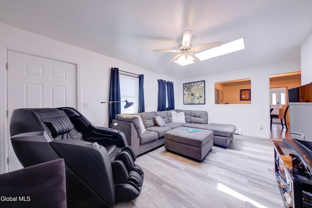 59 New Shaker Road, Colonie, NY 12205