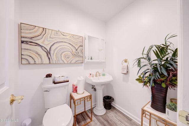 59 New Shaker Road, Colonie, NY 12205