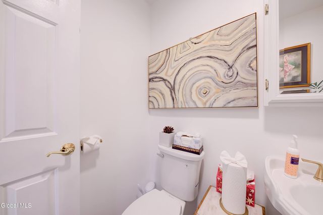 59 New Shaker Road, Colonie, NY 12205