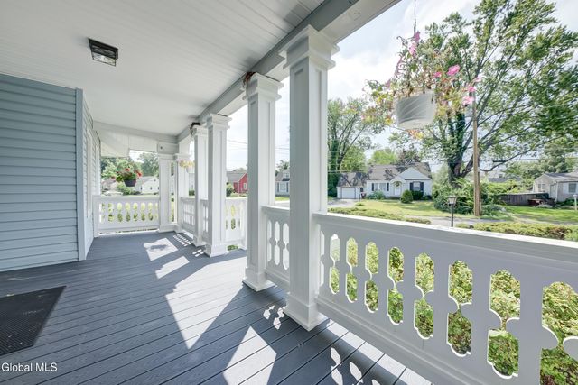 59 New Shaker Road, Colonie, NY 12205