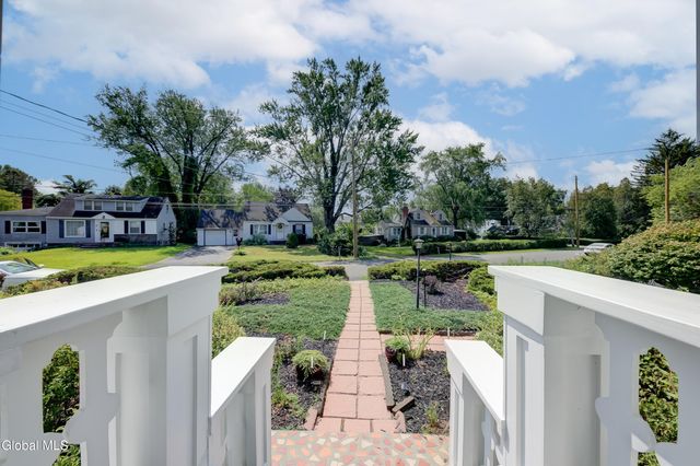 59 New Shaker Road, Colonie, NY 12205