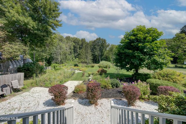 59 New Shaker Road, Colonie, NY 12205