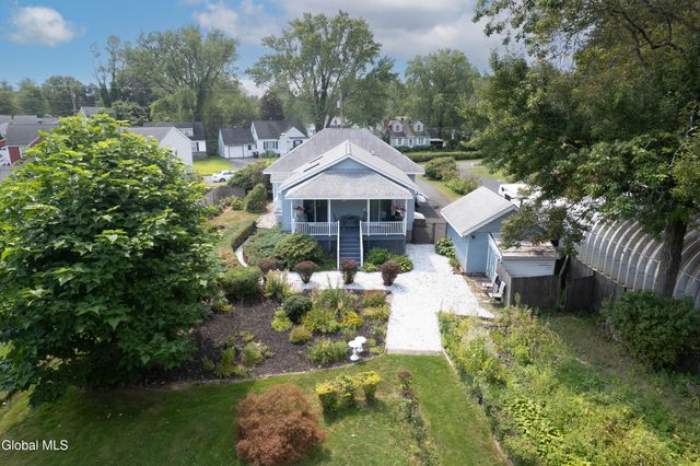 59 New Shaker Road, Colonie, NY 12205