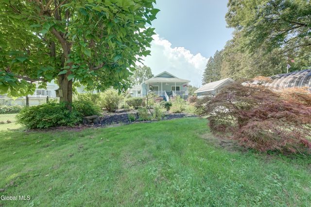 59 New Shaker Road, Colonie, NY 12205