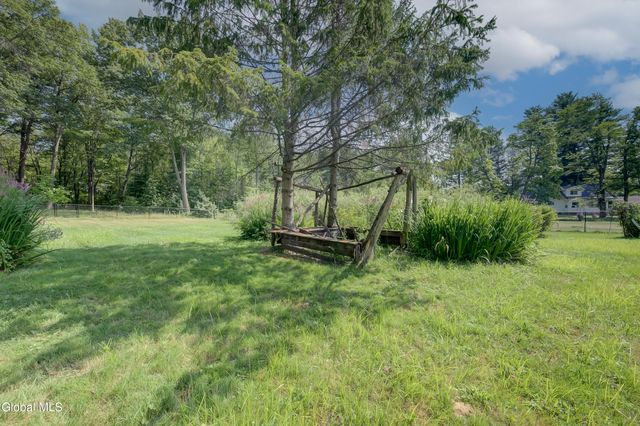 59 New Shaker Road, Colonie, NY 12205