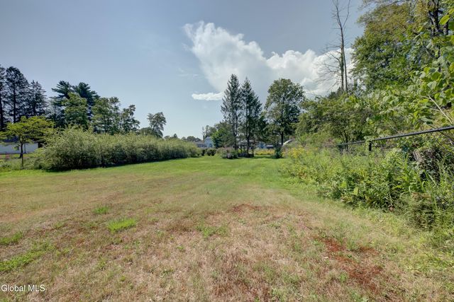 59 New Shaker Road, Colonie, NY 12205