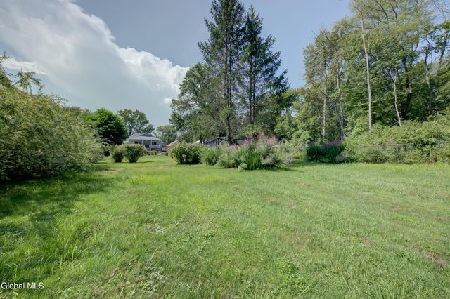 59 New Shaker Road, Colonie, NY 12205