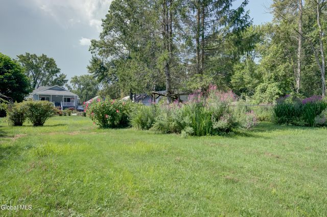 59 New Shaker Road, Colonie, NY 12205