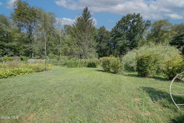 59 New Shaker Road, Colonie, NY 12205