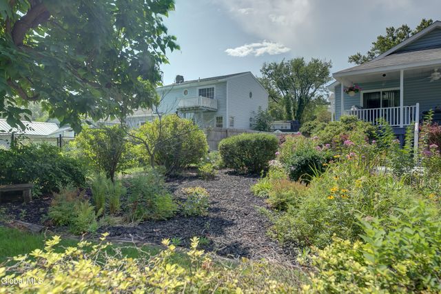 59 New Shaker Road, Colonie, NY 12205