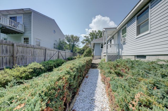 59 New Shaker Road, Colonie, NY 12205