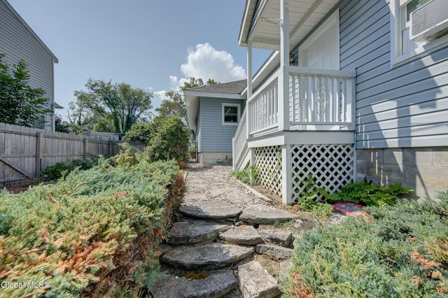 59 New Shaker Road, Colonie, NY 12205