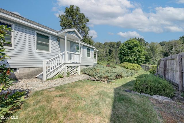 59 New Shaker Road, Colonie, NY 12205