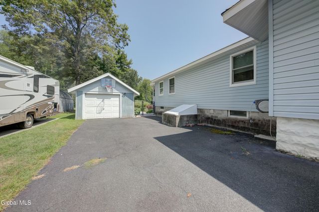 59 New Shaker Road, Colonie, NY 12205