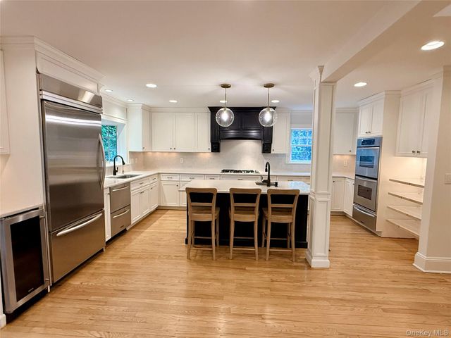71 Bar Beach Road, Port Washington, NY 11050