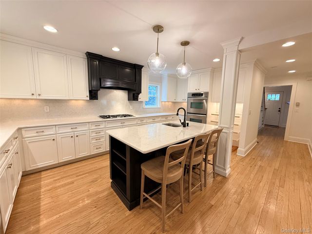 71 Bar Beach Road, Port Washington, NY 11050