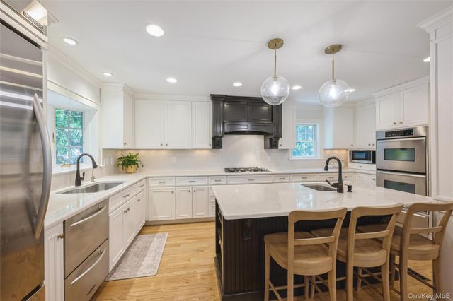 71 Bar Beach Road, Port Washington, NY 11050