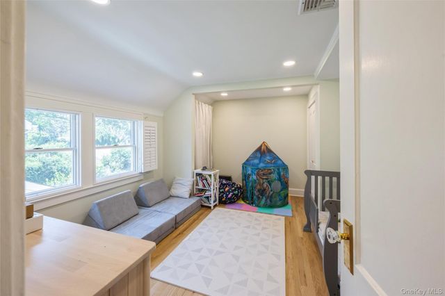 71 Bar Beach Road, Port Washington, NY 11050