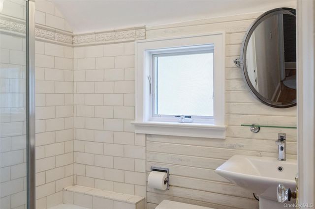 71 Bar Beach Road, Port Washington, NY 11050