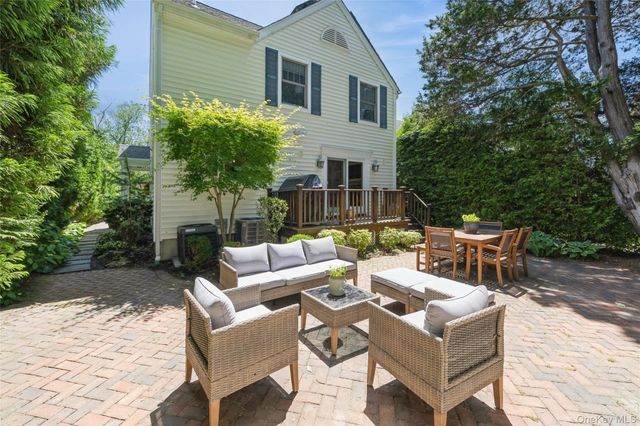 71 Bar Beach Road, Port Washington, NY 11050